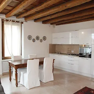 Appartamento Centre 2 Bedroom Flat, Verona