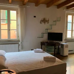https://whouse-suite-gold-towers.emilia-romagnahotels.net